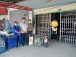 อบต.ทุ่งขวาง ร่วมกับ รพ.สต.ทุ่งขวาง มอบถุงยังชีพ ให้กลุ่มเสี